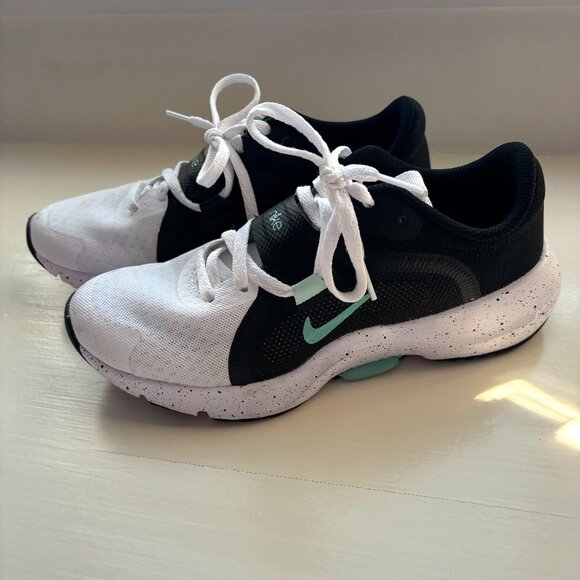 Nike Womens Running Shoes Size 6 - Picture 1 of 2